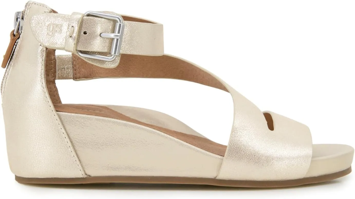 Gentle Souls by Kenneth Cole Women's Gwen Wedge Sandal