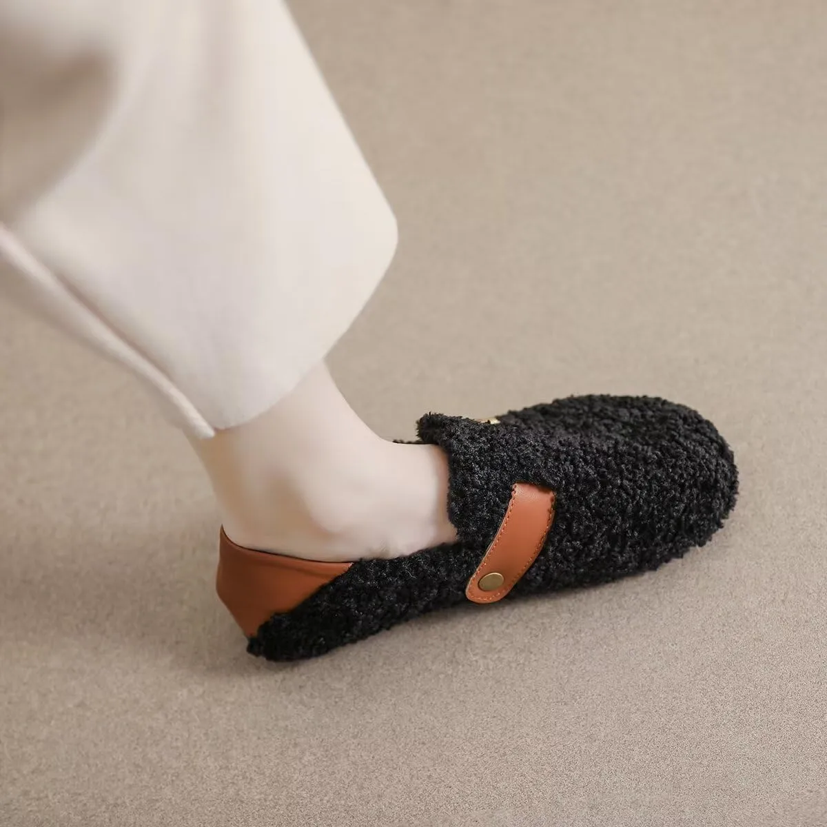 LUXINYU Women Fashion Winter Warm Artificial Lamb Wool Flats Slip on Ladies Indoor and Outdoor Dress Office Casual Bedroom Shoes