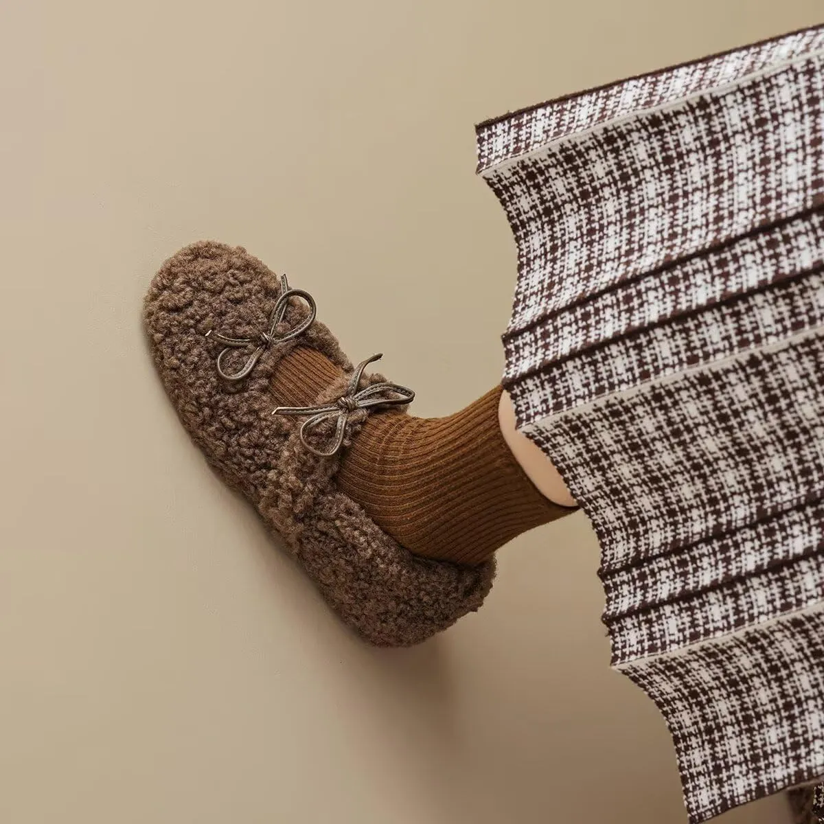 Women Winter Furry Mary Jane Shoes Warm Artificial Lamb Wool Flats Ankle Strap Ladies Indoor and Outdoor Dress Office Bedroom Casual Shoes
